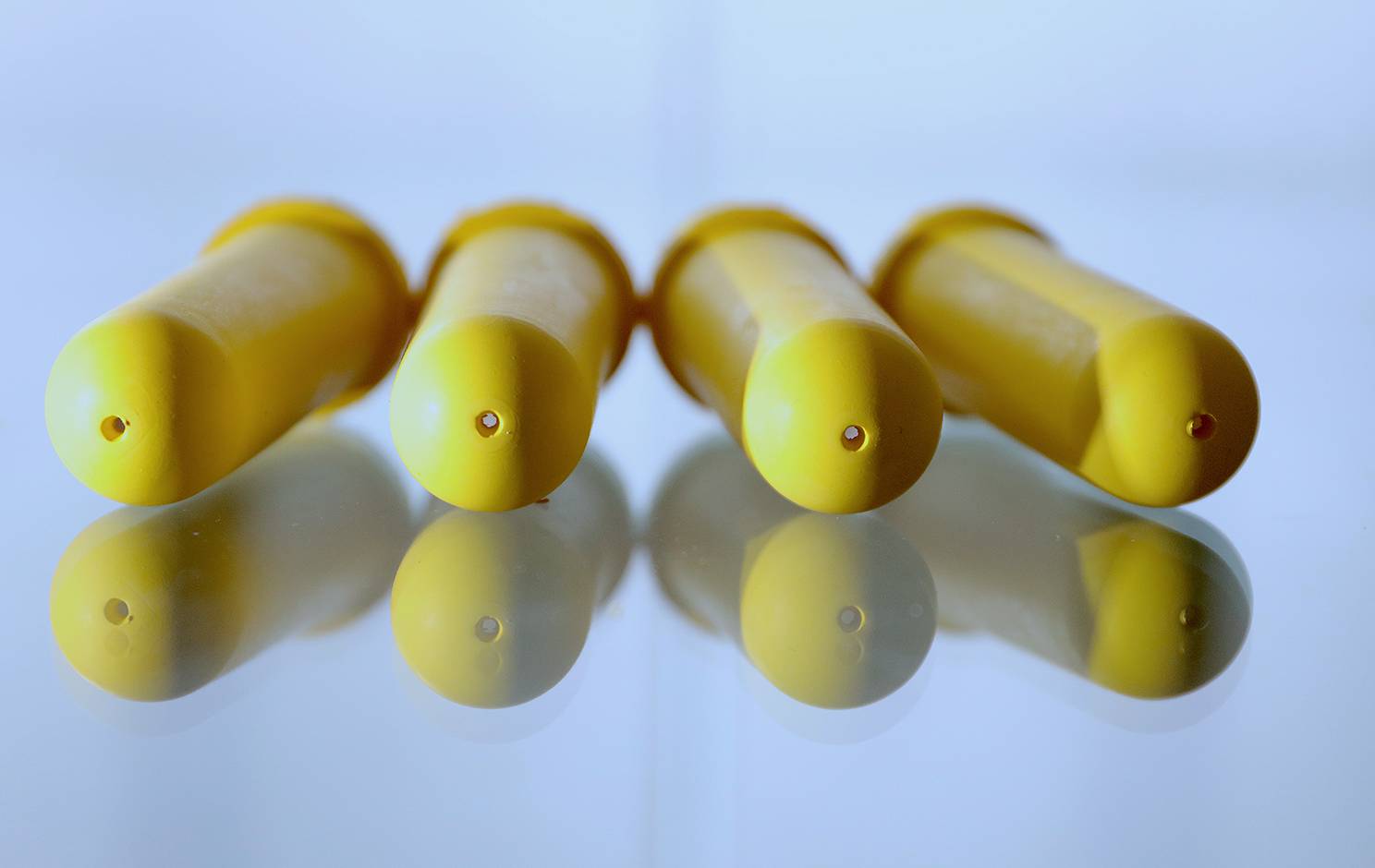 Gros plan sur les tétines YelloTeat : Hygiène maximale pour l'alimentation des veaux grâce à une réduction des germes jusqu'à 99,9 %.