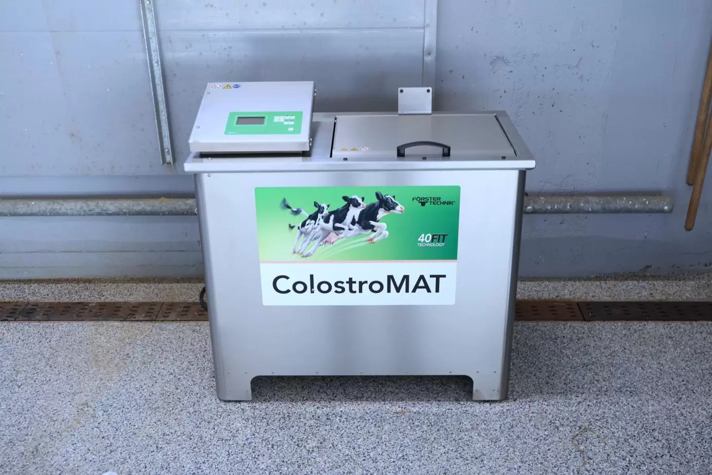 Le ColostoMAT : Appareil compact pour pasteuriser et décongeler le colostrum, adapté à deux ColostroBAGs.