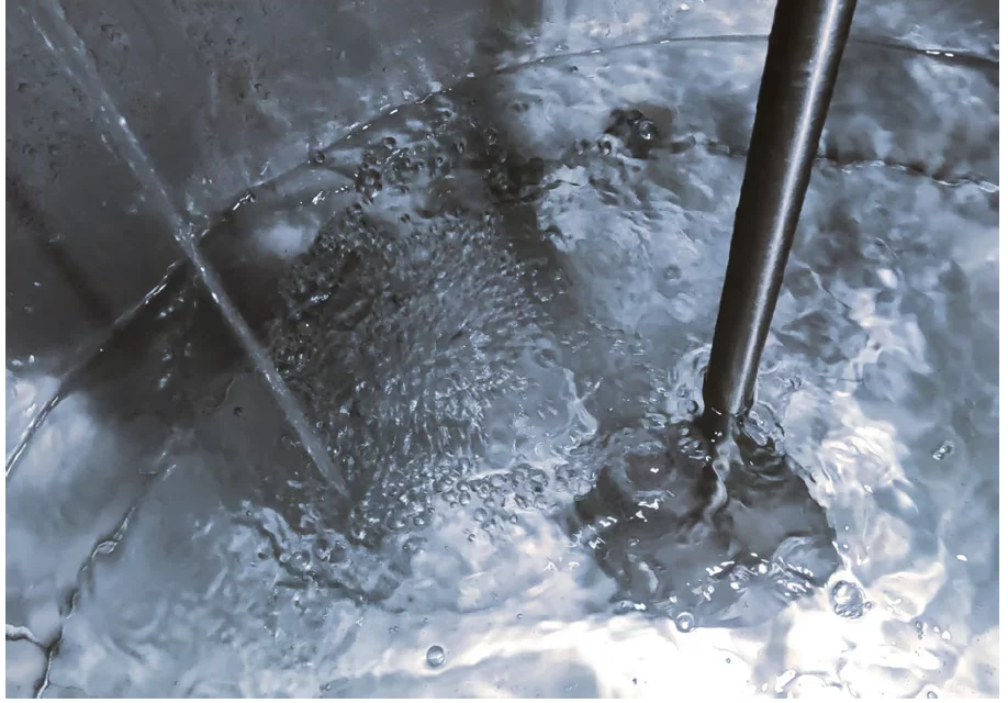 Automatisches Wiederauffüllen des Wassers im MilchMobil, gesteuert durch die Clean and Fill Station.