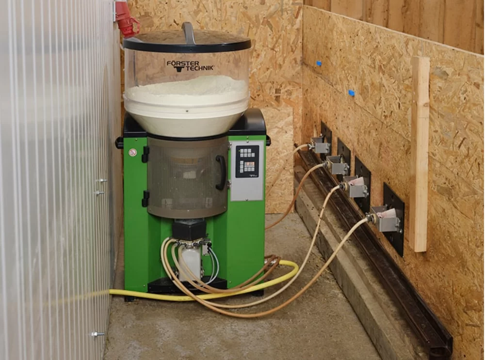 Distributeur automatique pour agneaux de Förster-Technik – Système de distribution automatique et hygiénique pour les agneaux.